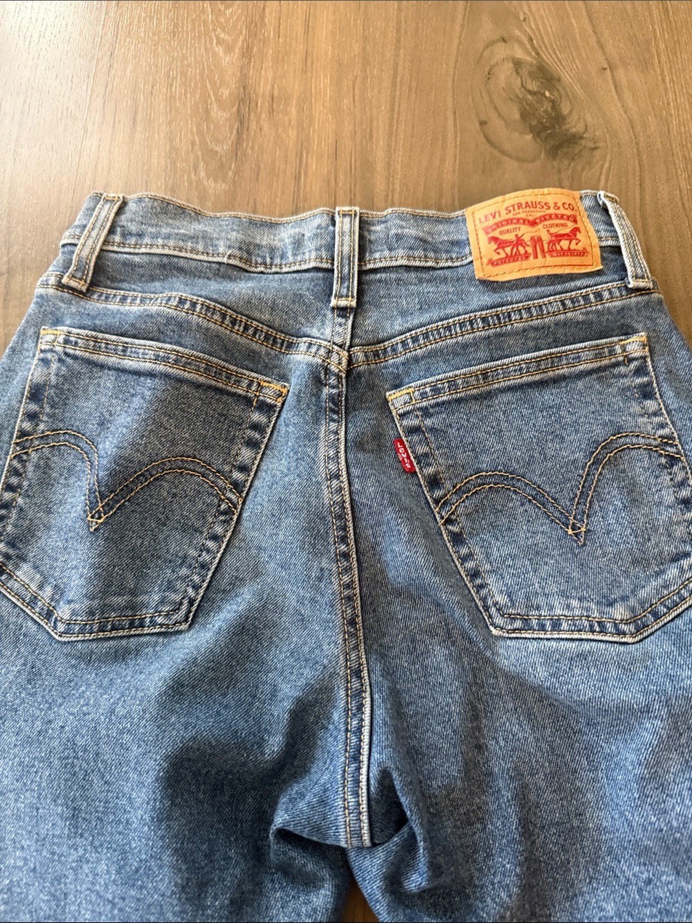 Levi’s wedgie straight sz 26 - Picture 3 of 3